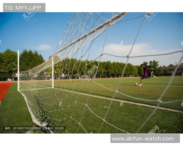 足球前趴技巧解析与训练方法助你提升场上表现与竞技水平